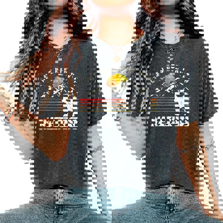 Life Better マルチーズ ビンテージ Dog Mom Dad レディースオーバーサイズコンフォートTシャツ