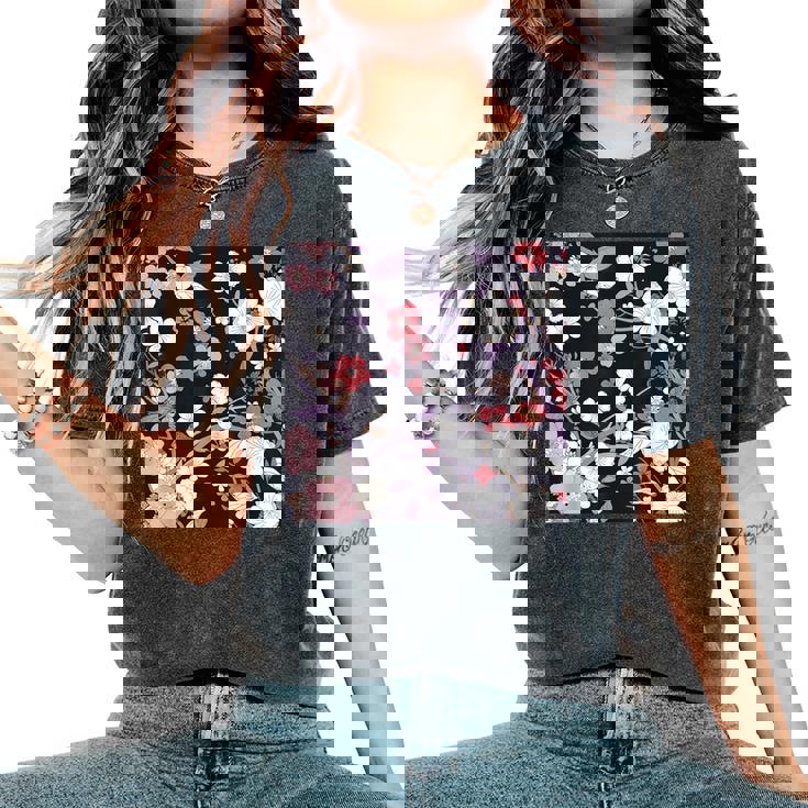 クラシックな桜柄の繊細なピンクの花びら。 レディースオーバーサイズコンフォートTシャツ