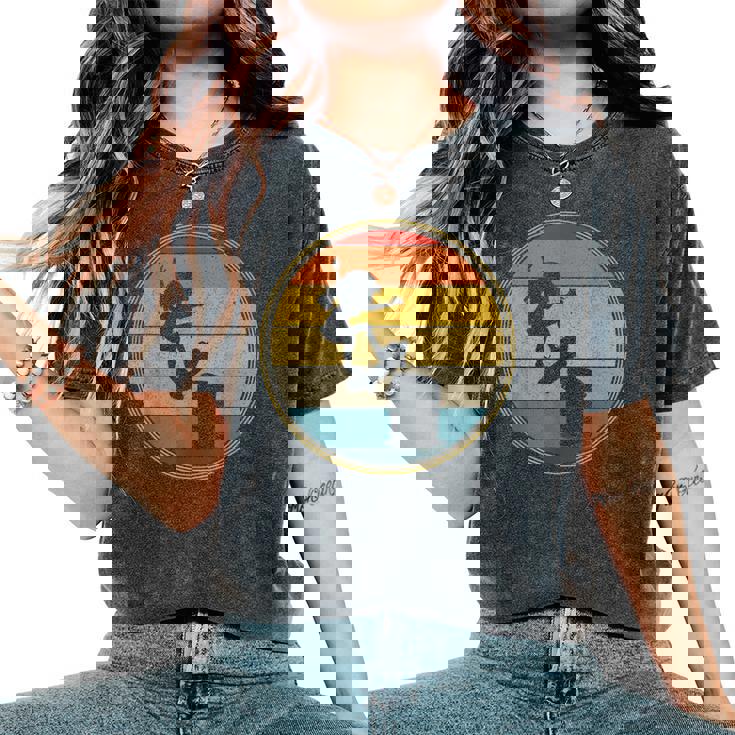 スケーター 女の子 ヴィンテージ レトロ スケートボード スケートボード キッズ レディースオーバーサイズコンフォートTシャツ