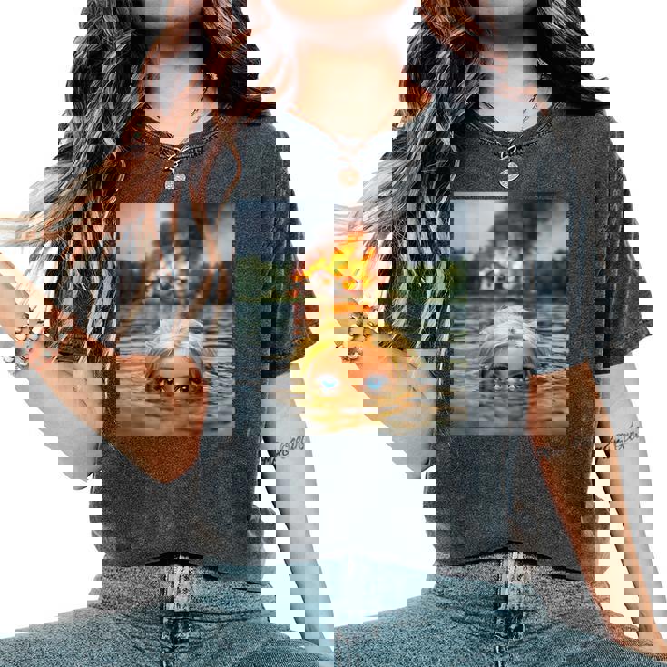 面白い人形の顔の服 ミーム 女性 男性 ヴィンテージ 水泳 レディースオーバーサイズコンフォートTシャツ 面白い人形の顔の服 ミーム 女性 男性 ヴィンテージ 水泳 レディースオーバーサイズコンフォートTシャツ