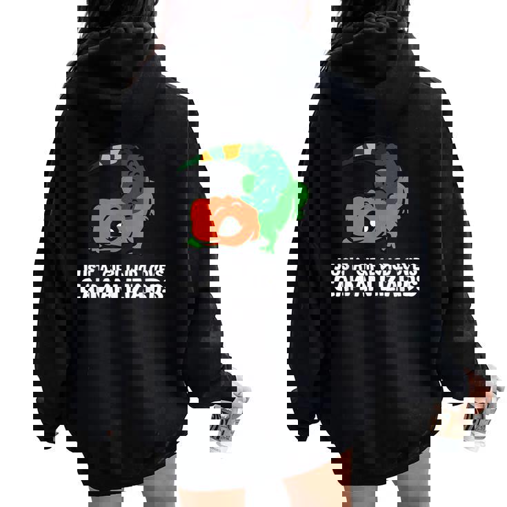 Just A Girl Who Loves Caiman Lizards ファニーカイマントカゲ レディース オーバーサイズ パーカー バックプリント