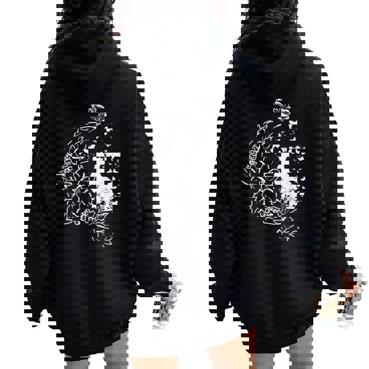 花柄の三日月と蝶を持った猫。 レディース オーバーサイズ パーカー バックプリント