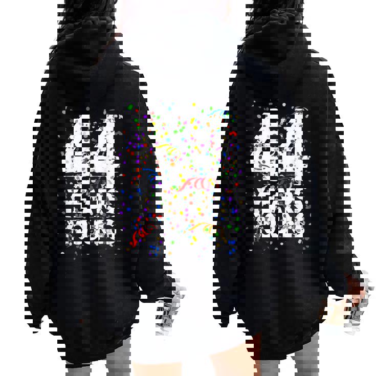 面白い44歳 若い44歳の誕生日おめでとうシャツ 男性用 女性用 レディース オーバーサイズ パーカー バックプリント