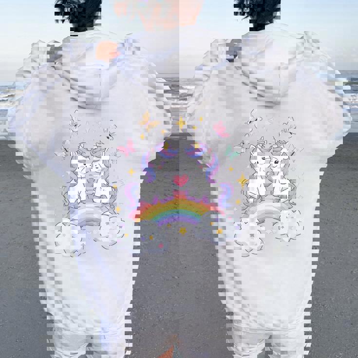 キッズ ユニコーンバタフライは、女の子向けの心と虹のアートを備えています レディース オーバーサイズ パーカー バックプリント