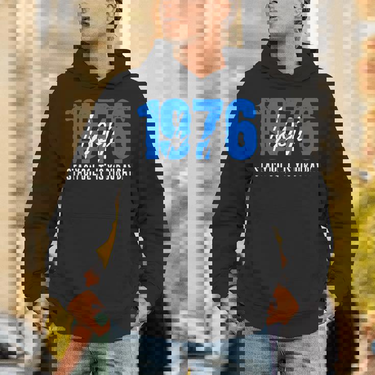 1976 誕生日 五十路祝い 50歳 大人の節目 クールでシンプルな数字デザイン パーカー