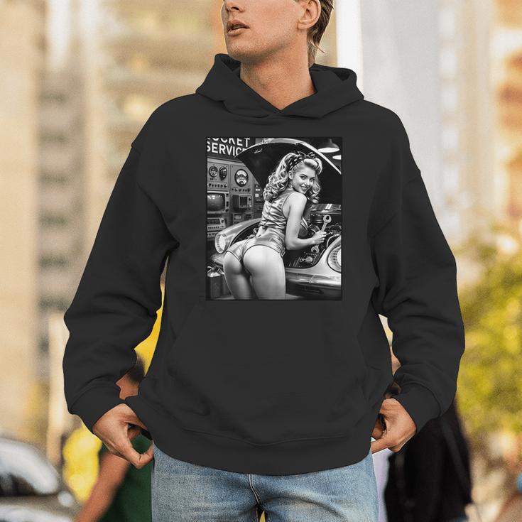 セクシーガールグラフィックtシャツ セクシーブロンドメカニックピンナップガールbw パーカー