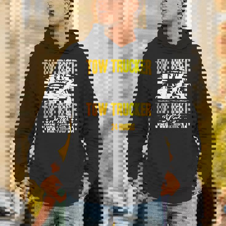 レッカートライバー レッカーは1日24時間作業します。 長袖tシャツ パーカー