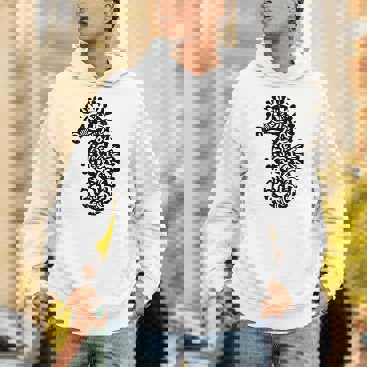 かわいいタツノオトシゴ ポリネシア トライバル マオリ柄 タツノオトシゴ 長袖tシャツ パーカー