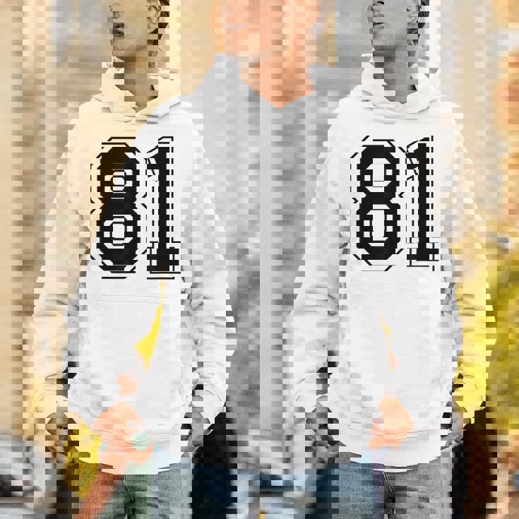 番号 81 パーカー