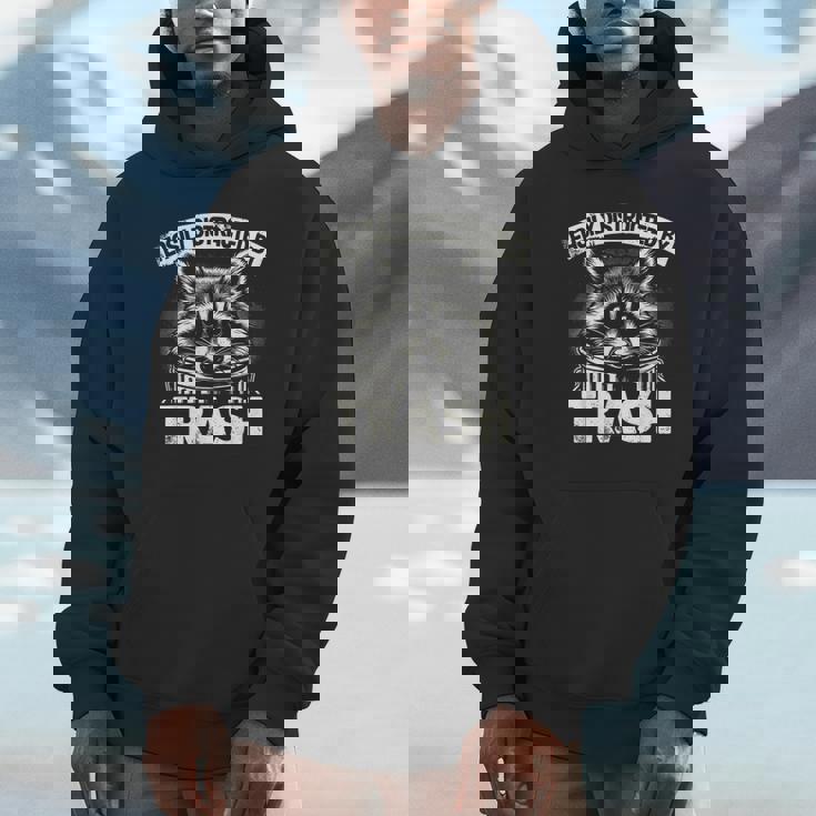 アライグマ ゴミに気を取られる アライグマ ゴミ男 パーカー