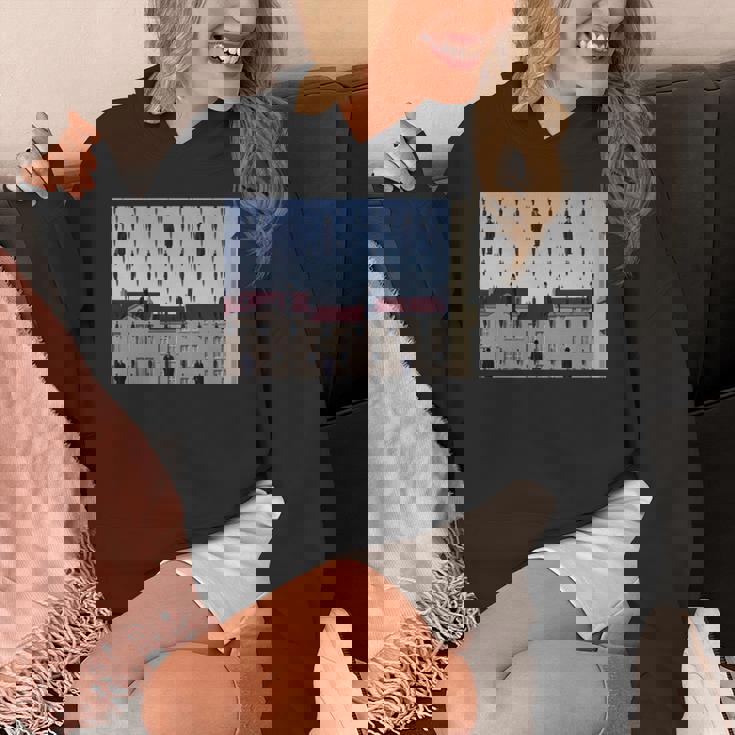 Magritteによるゴルコンダの有名な絵画。 長袖tシャツ パーカー