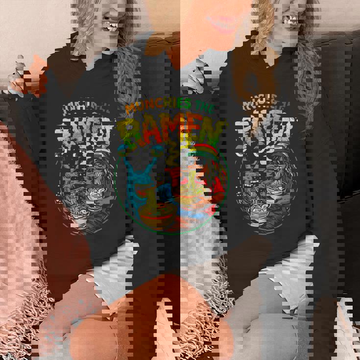 Munchies ラーメンを食べるエイリアン ドレッドヘアアート パーカー