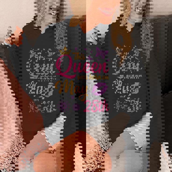 この女王は5月28日に生まれました。お誕生日おめでとうママ、叔母 パーカー