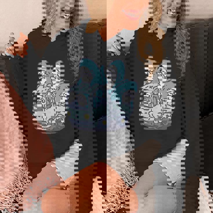 サメがたくさんトラックに 長袖tシャツ パーカー