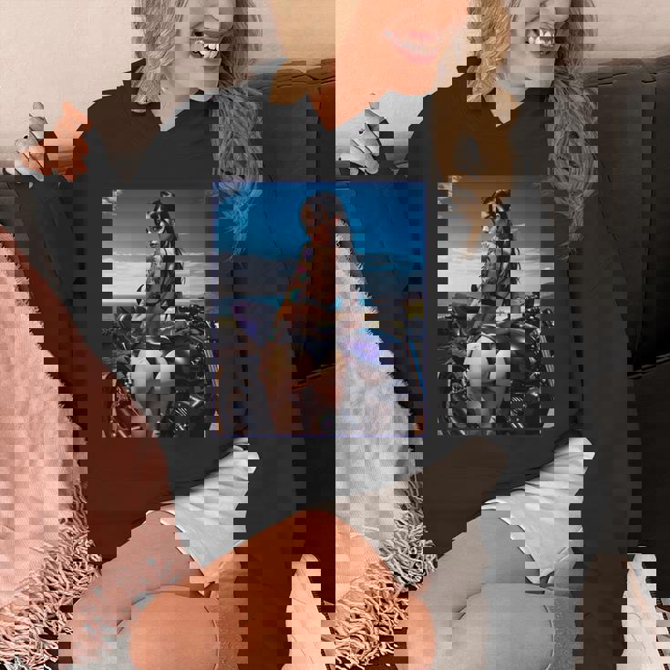 セクシーガールグラフィックtシャツ セクシーなラティーナガール&バイクビーチ。 長袖tシャツ パーカー