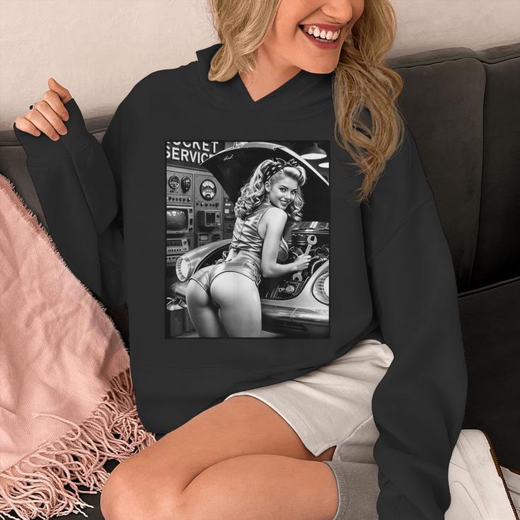 セクシーガールグラフィックtシャツ セクシーブロンドメカニックピンナップガールbw パーカー