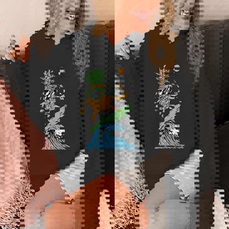 パイナップルはサーフィンのイラスト パーカー