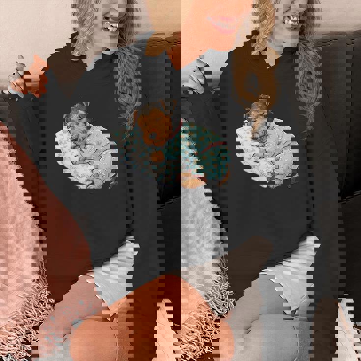 パジャマで寝ているかわいいボストンテリア犬就寝アート 長袖tシャツ パーカー