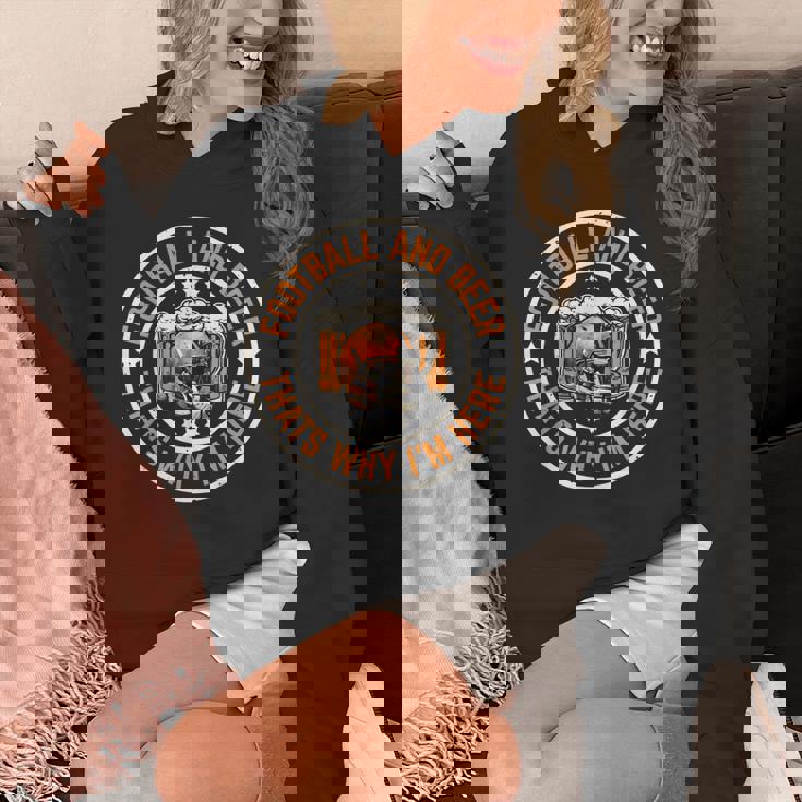 フットボールとビール、それが私がここにいる理由です アメリカンフットボール パーカー