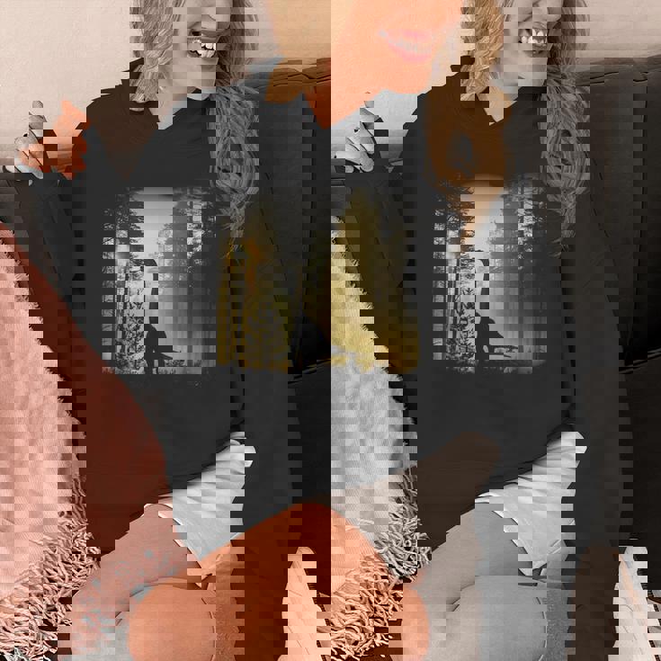 夜明けの竜脚類恐竜の森 リアルなグラフィックデザイン パーカー