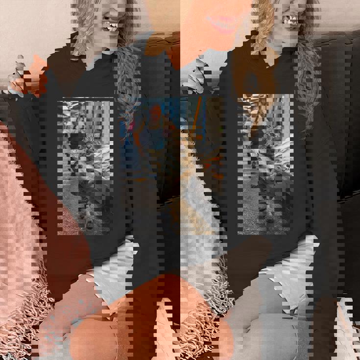 猫が魚市場を盗む冒険ファニーアートミーム パーカー