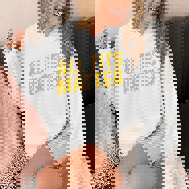 すべてのおっぱいは重要 パーカー