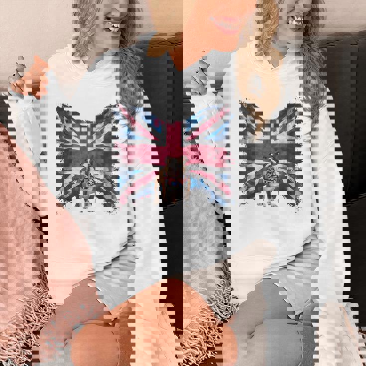 ユニオンジャックバンダナをかぶったブリティッシュブルドッグ、かわいい英国国旗。 パーカー