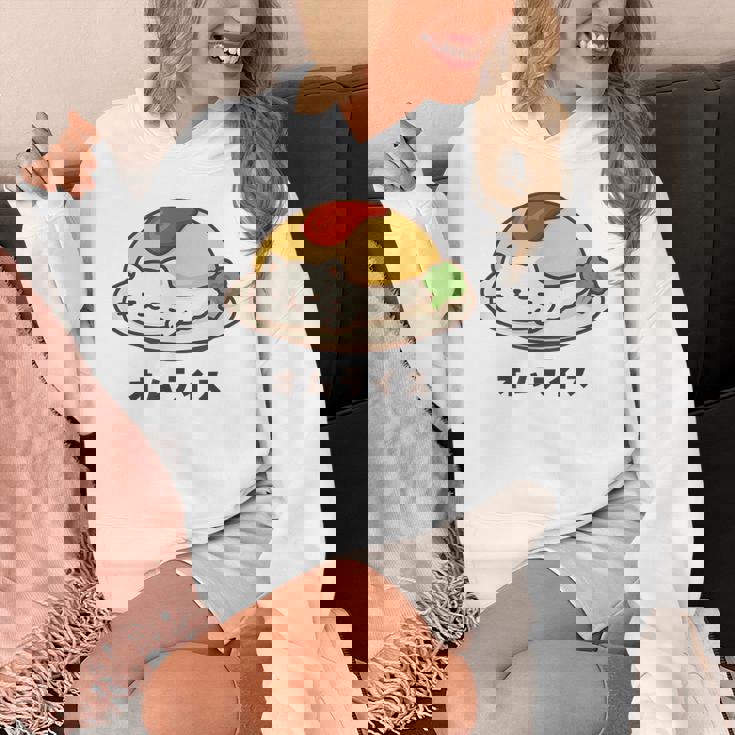 白猫×オムライスのゆるかわイラスト 猫好き・ごはん好き向け おもしろ ネタ系 癒しデザイン パーカー