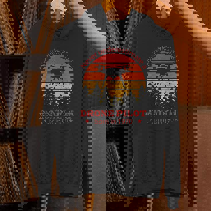 1970 年生まれのドローンパイロット、誕生日、クワドロコプター・ドローン パーカー