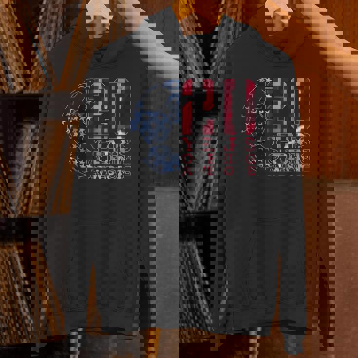 20 Years Of Being Awesome サッカー サッカー 20歳 誕生日 パーカー