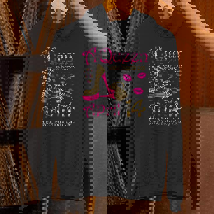 4月14日に女王が生まれた私にお誕生日おめでとう パーカー