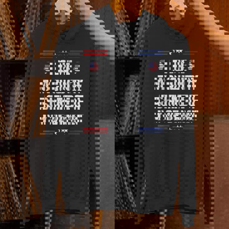 I Love My Country Ashamed Of My Government Usa 愛国的 パーカー