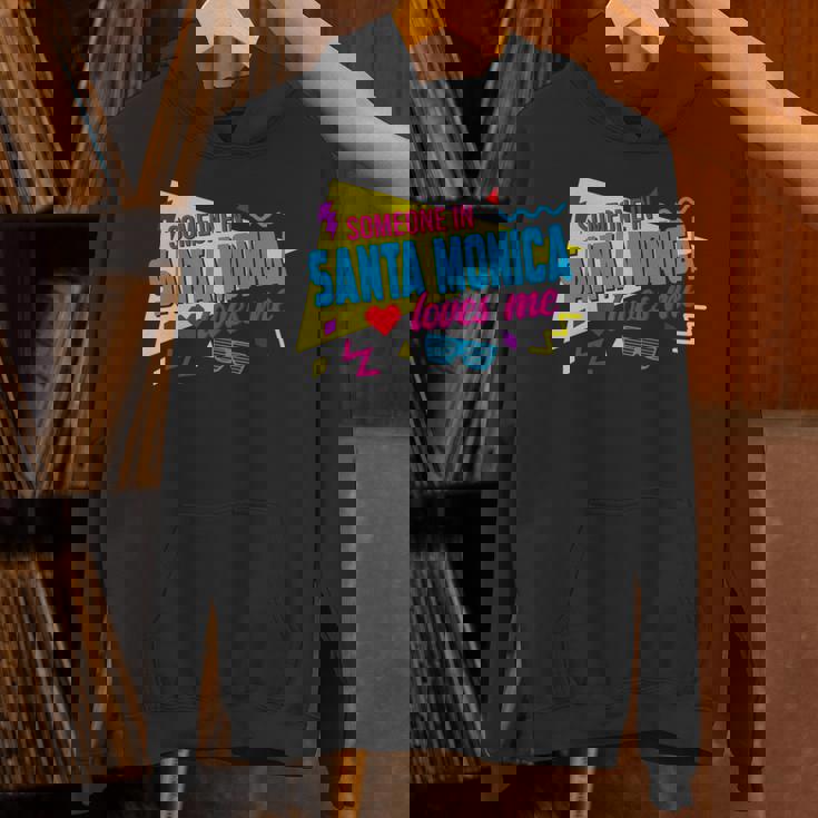 Someone Inanta Monica Loves Me 80S サンタモニカの誰かが私に80年代を愛しています 長袖tシャツ パーカー