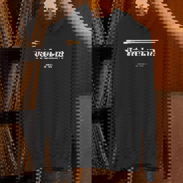 「 Watch Me Or Else 」「 私を見て！」最高の音楽監督に贈られる面白い音楽指揮者のミーム パーカー