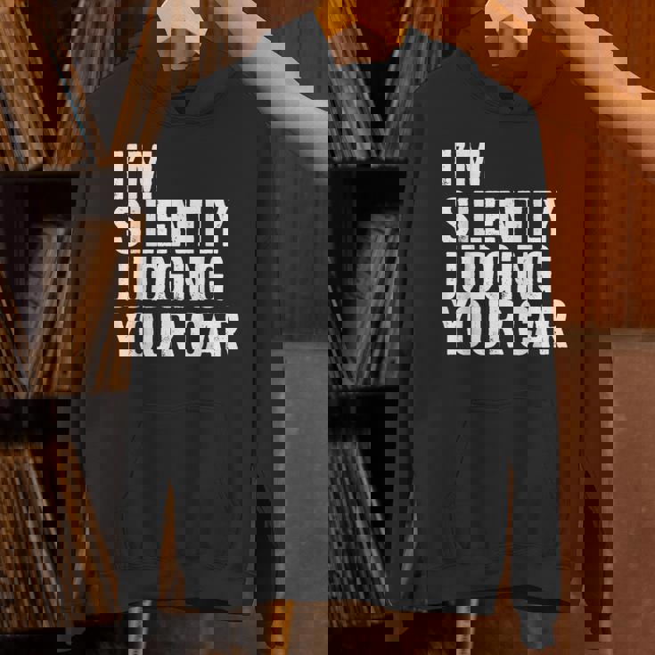 あなたの車を黙って判断してる面白いドライバーの名言 パーカー