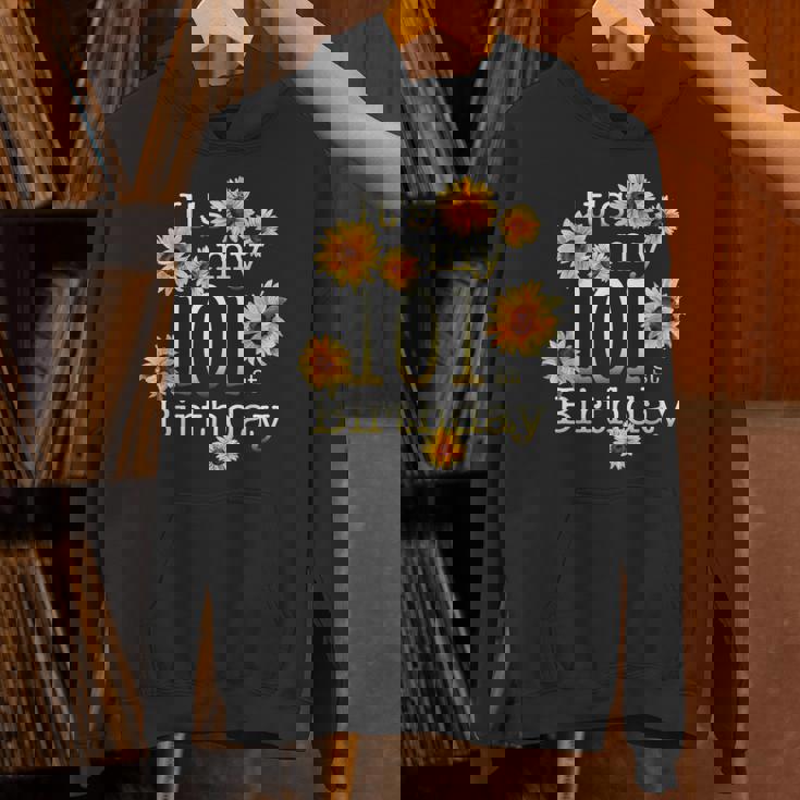 かわいいひまわり その私の101歳の誕生日 101歳の誕生日 パーカー