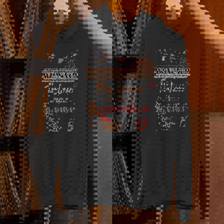 この女王は11月15日の誕生日ブラウンシュガーで生まれました。 長袖tシャツ パーカー