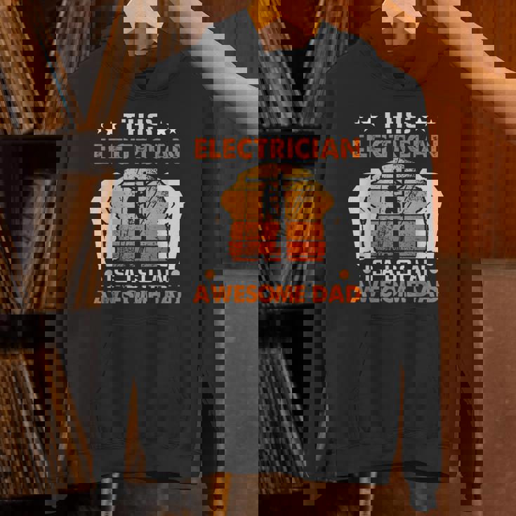 メンズ この電気屋さんは、すごいお父さん電気屋さんでもあります パーカー