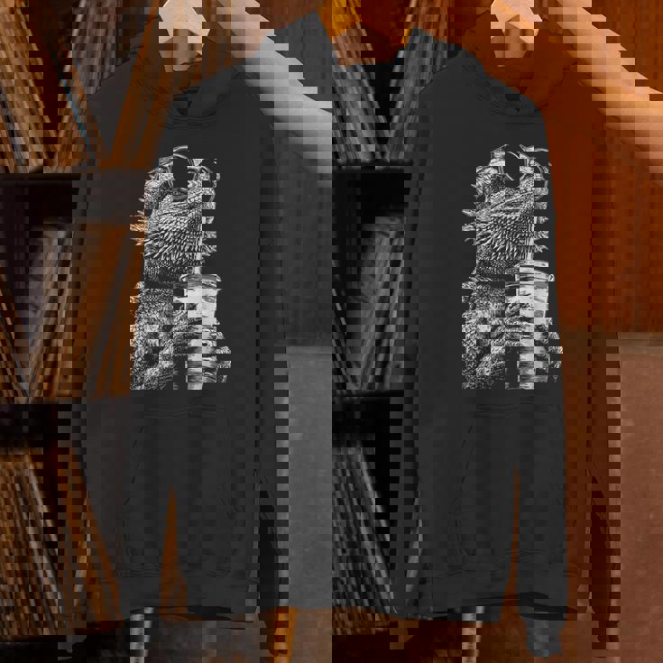 ひげを生やしたドラゴン 飲むアイスコーヒー 面白い動物 ミーム グランジ パーカー