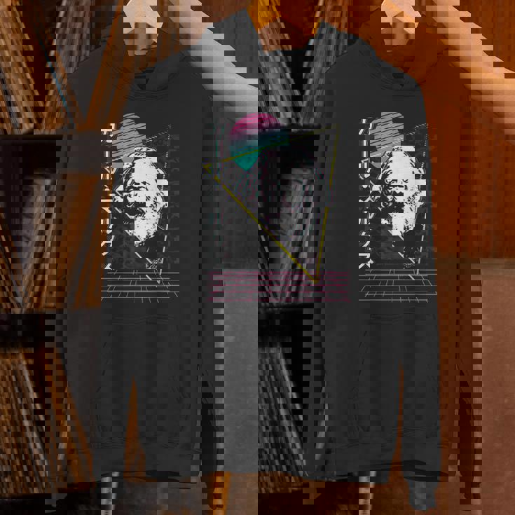 カール・マルクス 共産主義 共産主義 ヴェイパーウェーブ 美学 レトロ 80年代 パーカー