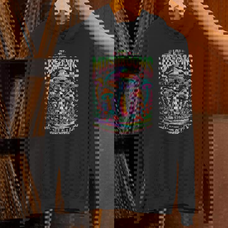 キノコはカラフルなサイケデリックな森の風景を呼んでいます。 パーカー