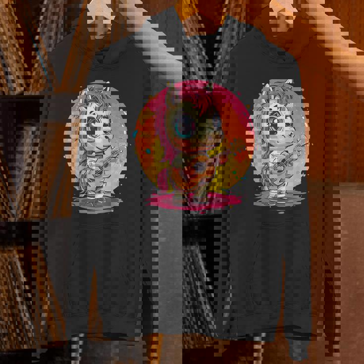 ギターを持った愛らしいポニー パーカー