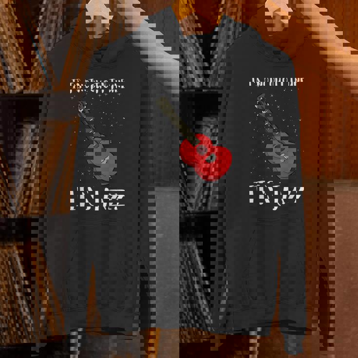 ジャズミュージックとジャズギター-調子が狂っていない 長袖tシャツ パーカー