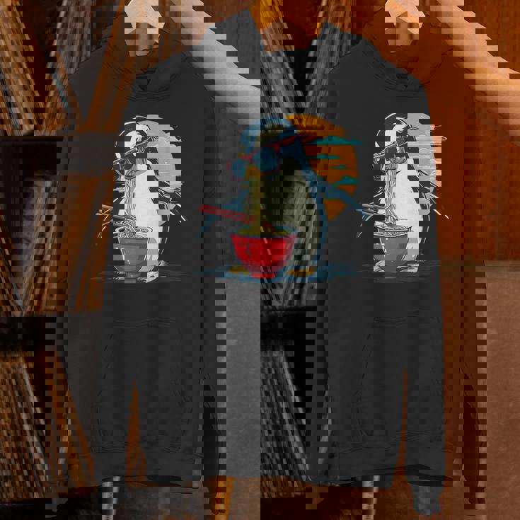 ペンギン食べる ラーメン サングラス アートワーク 和麺 パーカー