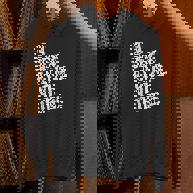 レオは他の人とうまく遊ばない 面白い皮肉 長袖tシャツ パーカー