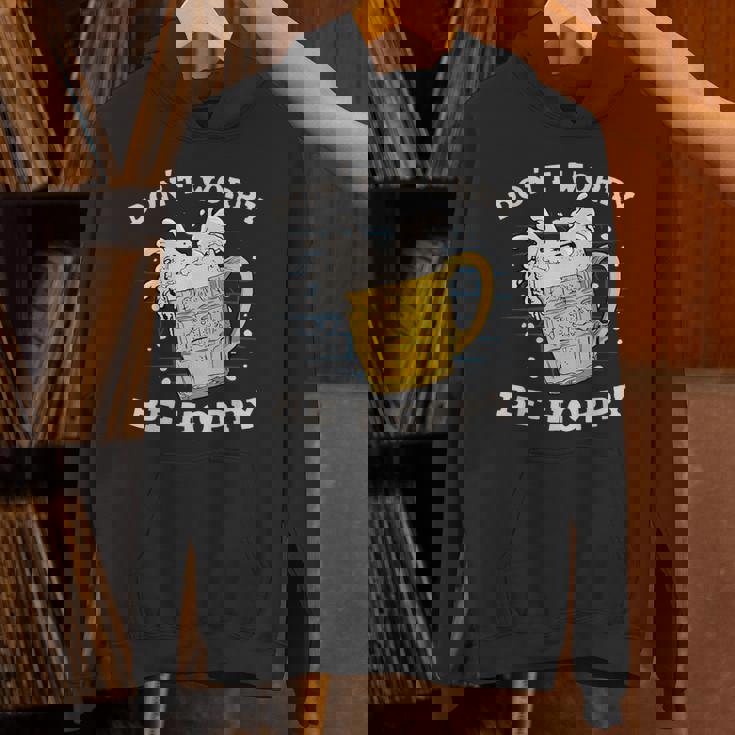 心配しないで、ホッピー・ブリューワー・ホップス・ビール パーカー