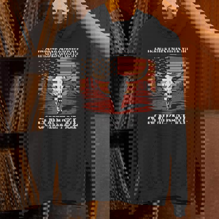 性別が混乱したら牛の乳を搾りに行け、アメリカ人 パーカー