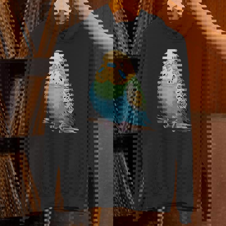 枝に腰掛けたチャーミングなセキセイインコ パーカー