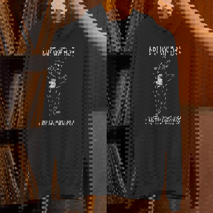 猫と遊びたい仕事はしたくない 面白いふれあい。 長袖tシャツ パーカー