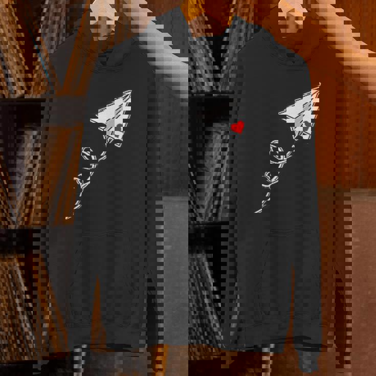 赤いハートの紙飛行機、紙飛行機のメッセージ パーカー